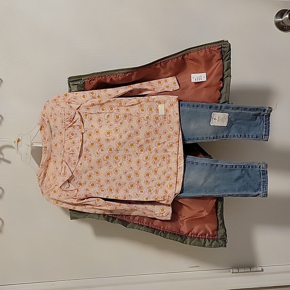 New With Tag Girls 3 Piece Set Jacket Top Jeans Sage Green Size 3T Long Sleeved - Picture 4 of 10